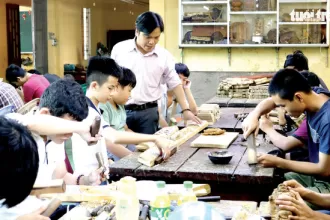 Thầy giáo 14 năm dạy nghề cho học trò bằng ánh mắt, cử chỉ